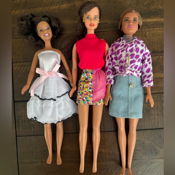 Set of 3 redressed vintage Barbie’s . Great conditionsm and hair is good. - Picture 1 of 3